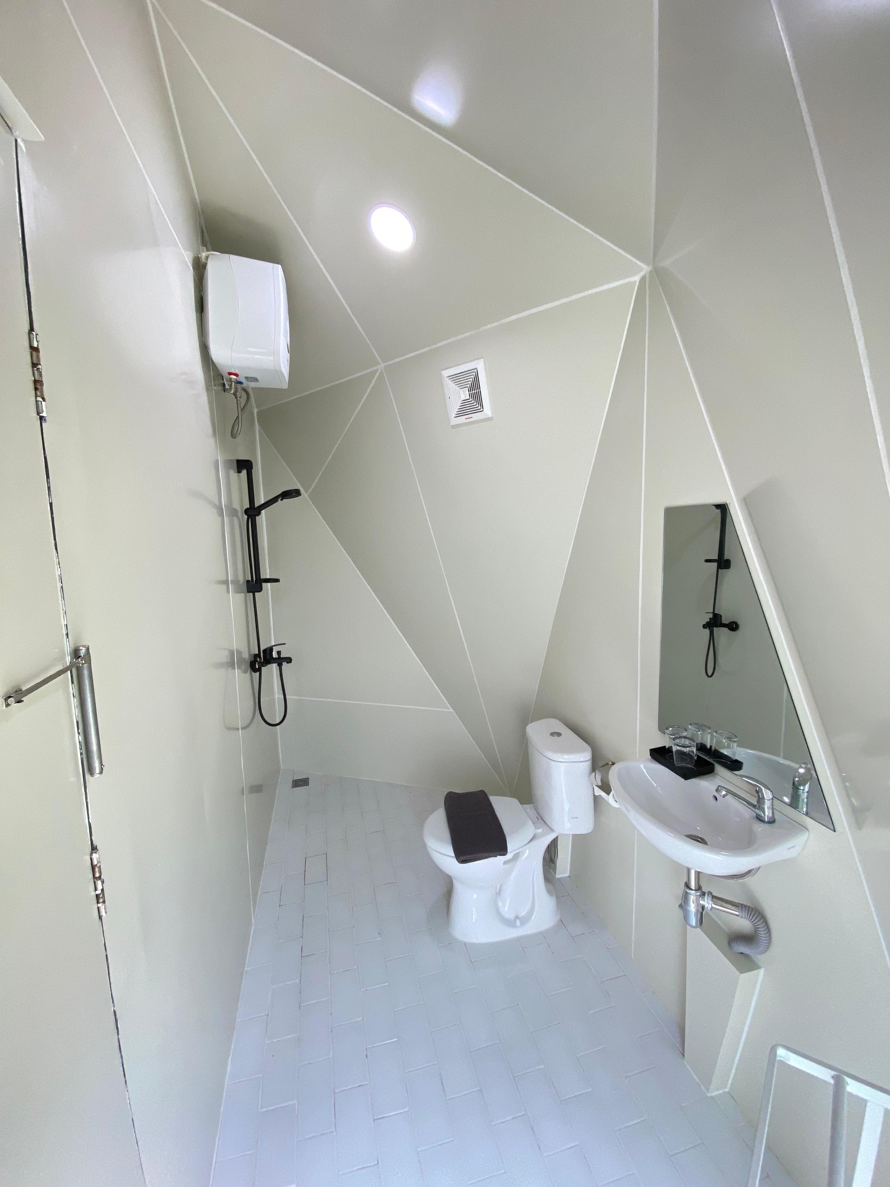 Bathroom - Cabinite